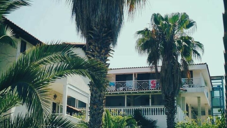 Hotel Villa George - raskošna bašta.jpg