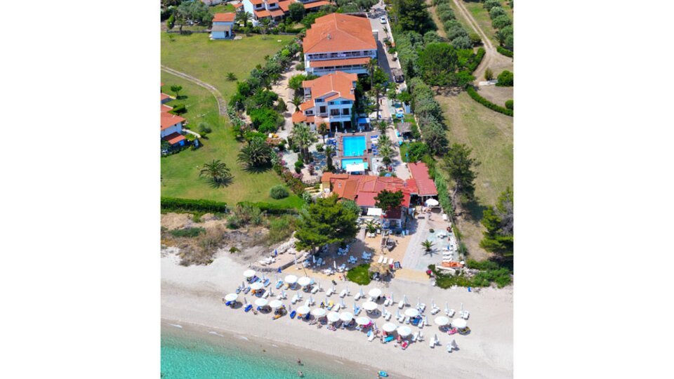 Villa George - pogled na objekat iz vazduha.jpg