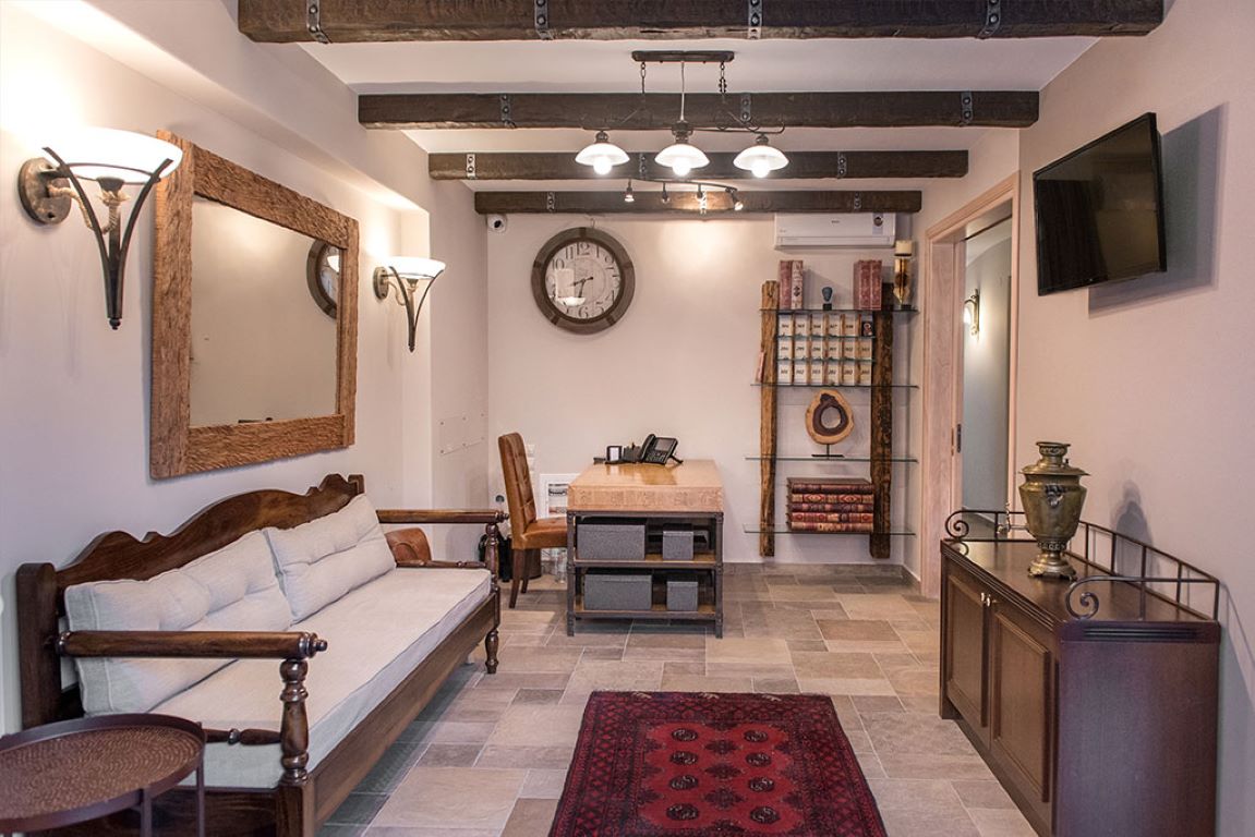 Konaki Hotel-Lobby.jpg