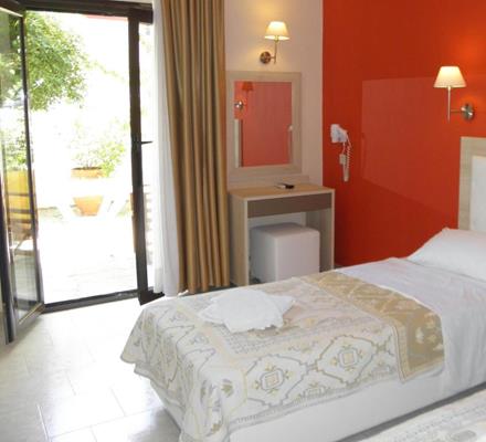 Makedonia hotel - soba iz drugog ugla.jpg