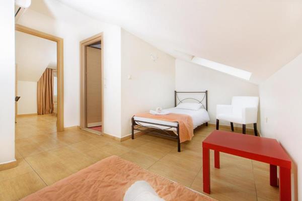 Ouranoupoli Princess Hotel - pogled na ležaj.jpg