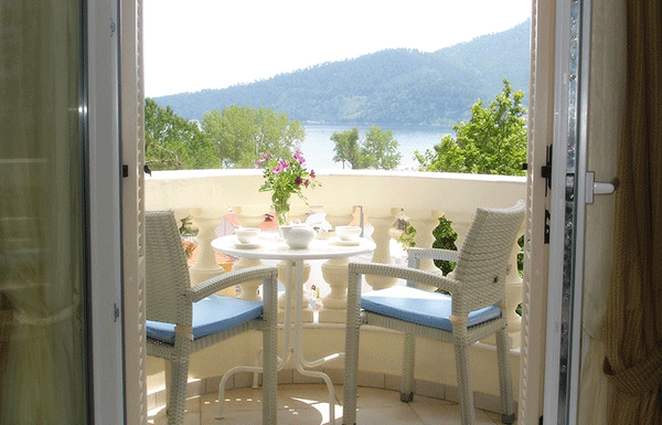 Enavilion Hotel - pogled sa balkona.gif