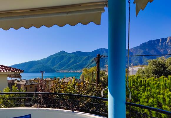 Hotel Elinnas - pogled na more i planinu.jpg