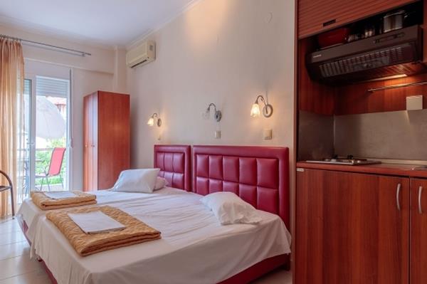 Christina Hotel - ležajevi iz drugog ugla.jpg