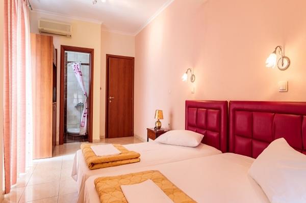 Christina Hotel - ležajevi iz još jednog ugla.jpg