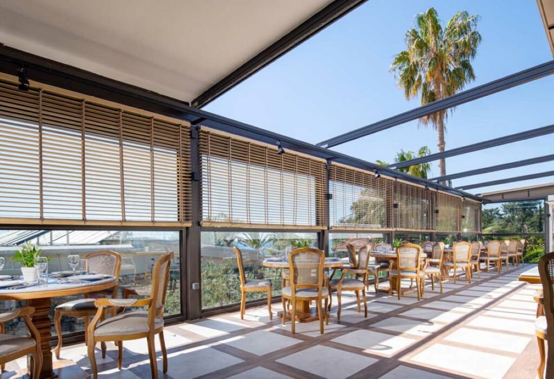Anthemus Sea Beach Hotel & Spa-Bar na krovu.jpg