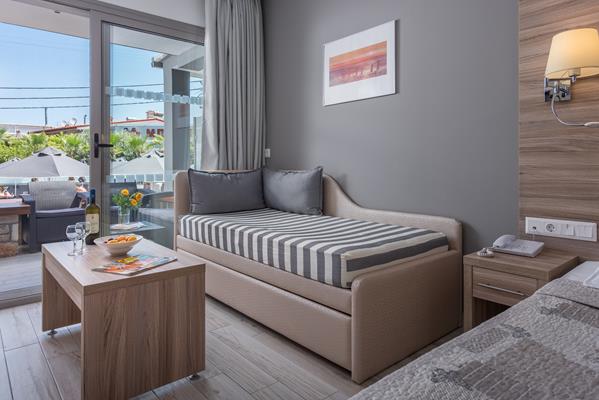 Dionyssos hotel _ apartments - pogled na sobu.jpg