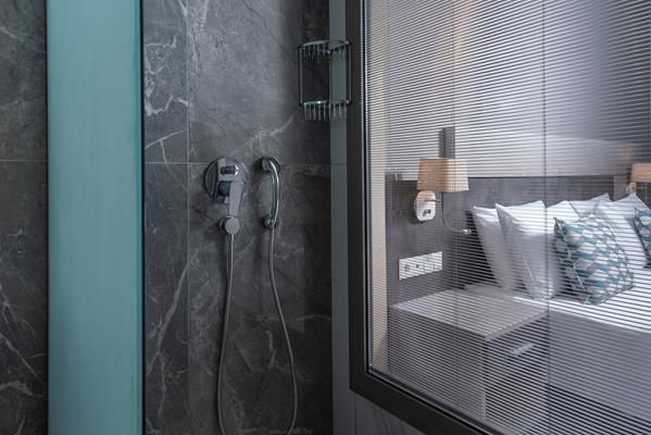 Dionyssos hotel _ apartments - tuš kabina.jpg