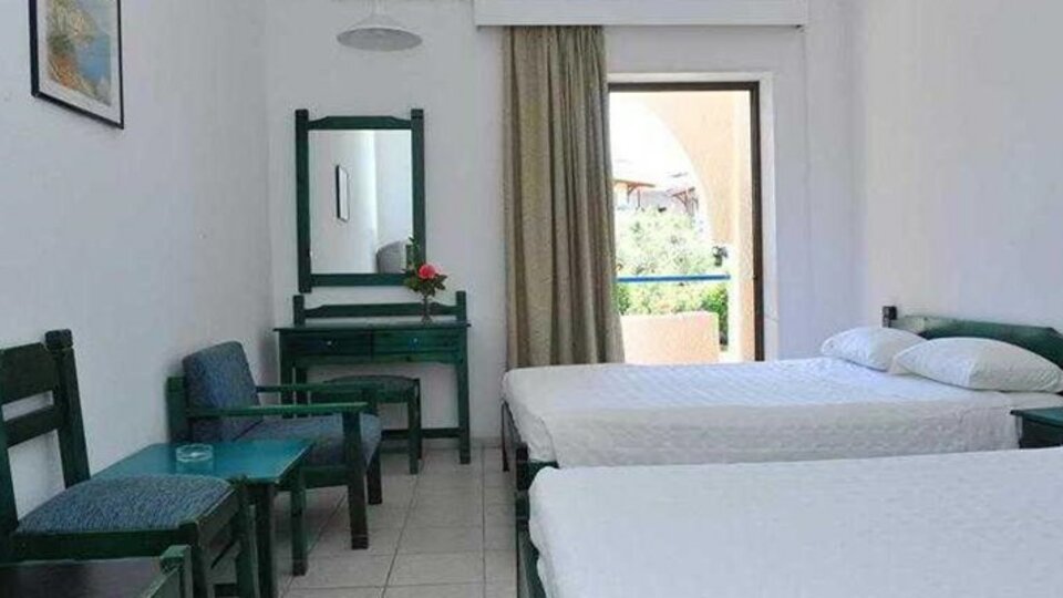 Olea Garden hotel - soba iz još jednog ugla.jpg