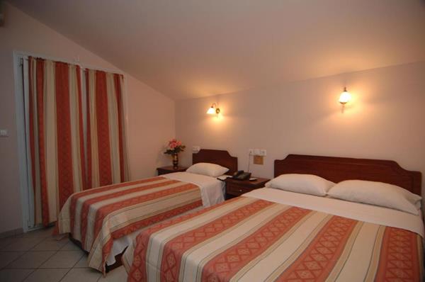 Kalipso Resort - ležajevi u trokrevetnoj sobi.jpg