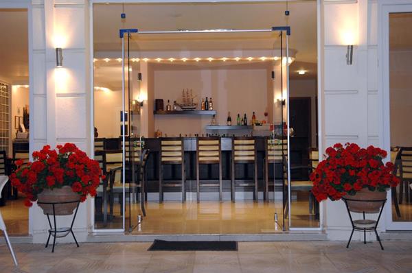 Kalipso Resort - ulaz u bar.jpg