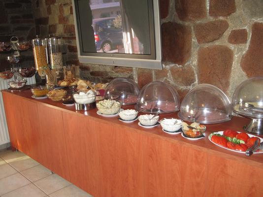 Korali Hotel - Paralija - švedski sto.jpg