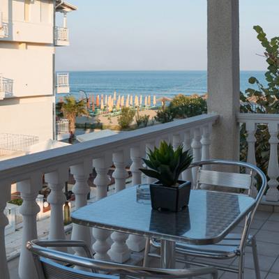 Korali Hotel - opremljeni balkon.jpg