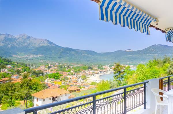 Vedere Apartments - pogled na Skala Potamiju sa balkona.jpg