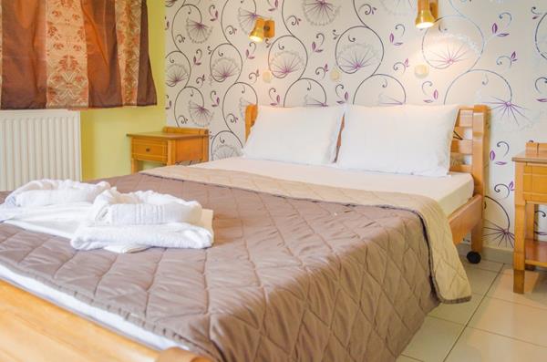 Vedere Apartments - vedere francuski ležaj iz drugog ugla.jpg