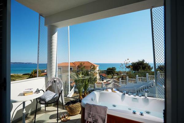 Villa Fylaktos - jacuzzy na balkonu.jpg