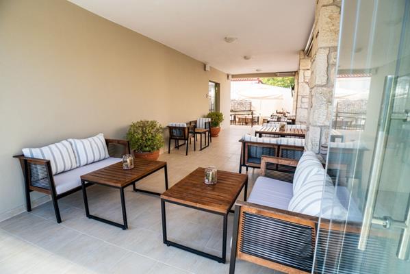 Lagaria rooms _ apartments - cafe.jpg