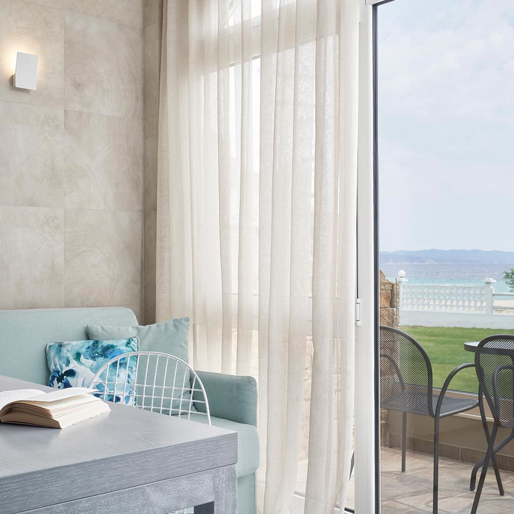Hotel Antigoni Beach triple room 1.jpg