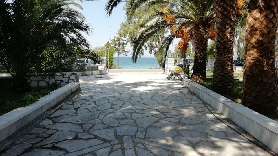 Marti Resort - kapija hotela.jpg