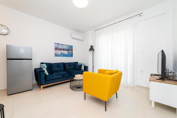 Costa Ofrynio Danai Complex - deo za sedenje.jpg