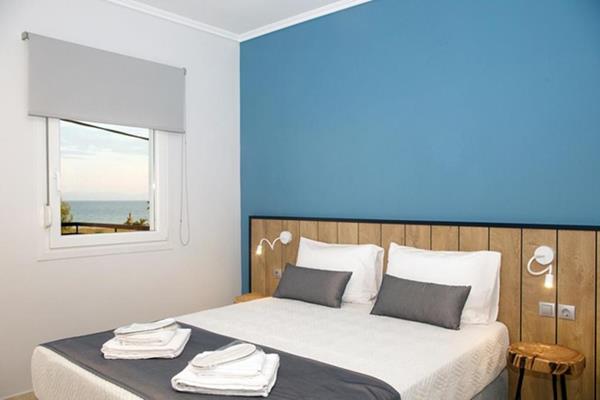 Costa Ofrynio Dream Suites - francuski ležaj iz još jednog ugla.jpg