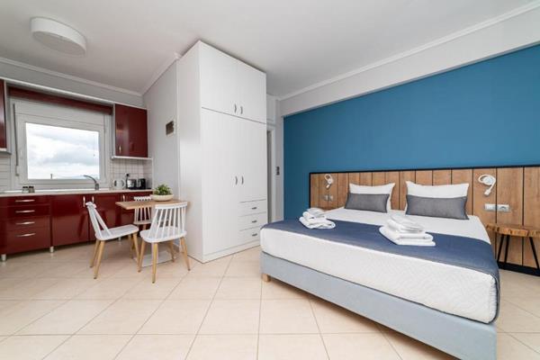 Costa Ofrynio Dream Suites - pogled na francuski ležaj.jpg