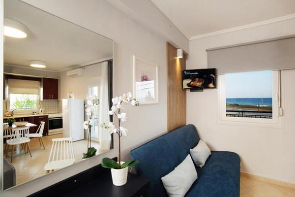 Costa Ofrynio Dream Suites - prostor za sedenje.jpg