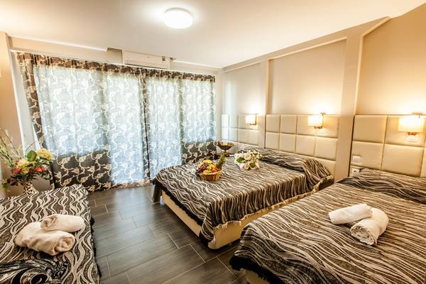 Porto Daliani - ležajevi iz drugog ugla.jpg