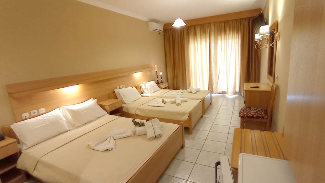 Hotel Themis Beach-Cetvorokrevetna soba.jpg