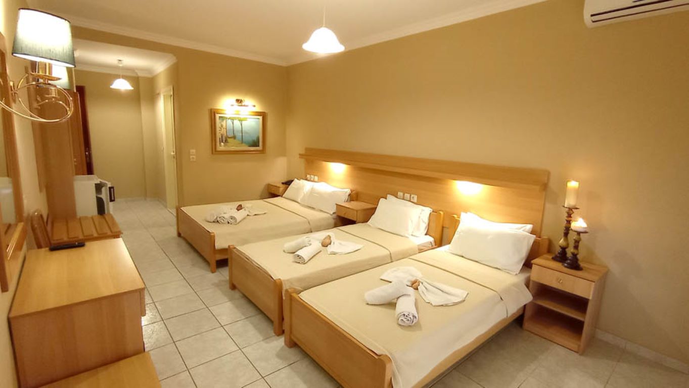 Themis Beach Hotel-Cetvorokrevetna soba.jpg