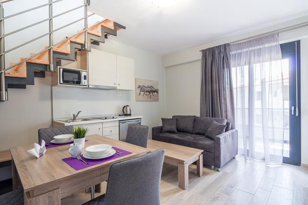 Ilis Villas - pogled na sobu.jpg