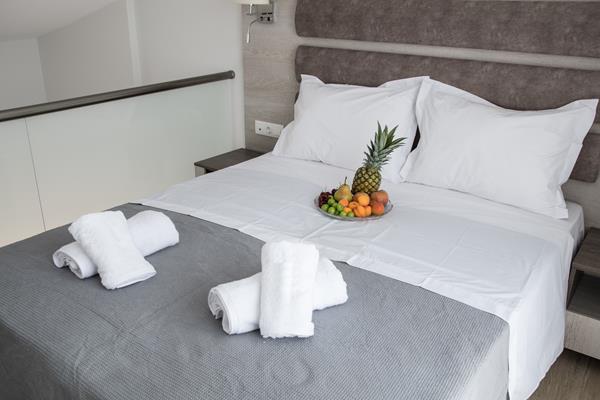 Aria Garden Suites - detalji na francuskim ležaju.jpg