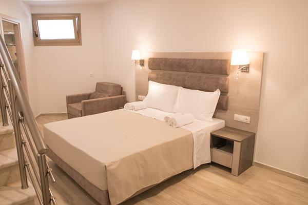 Aria Garden Suites - još jedan pogled na francuski ležaj.jpg