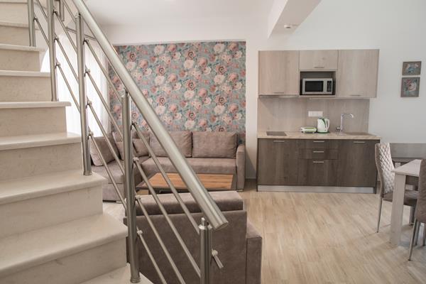 Aria Garden Suites - stepenište.jpg