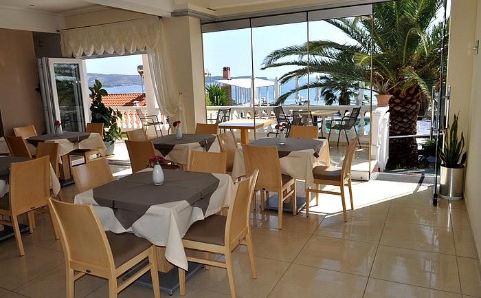 Hotel Antonios restaurant.jpg