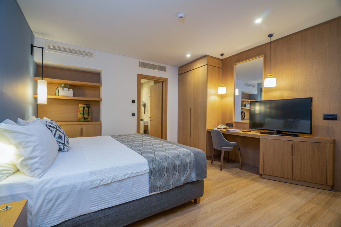 Apollonion Asterias resort - apartman sa privatnim bazenom - izgled sobe.jpg