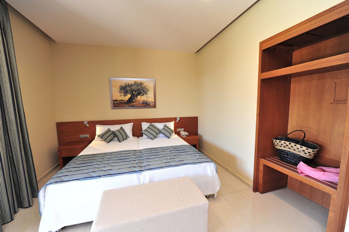 Apollonion Asterias resort - family suite - soba.jpg