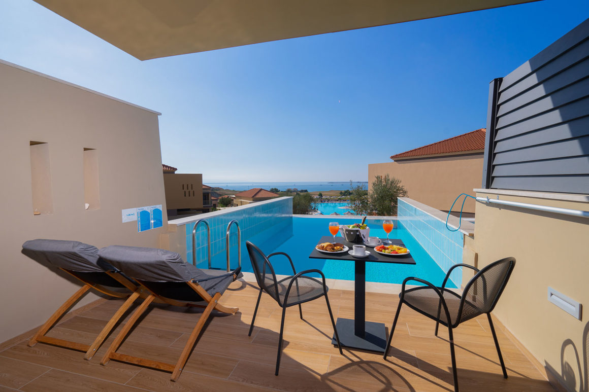 Apollonion Asterias resort - junior apartman - privatni bazen.jpg