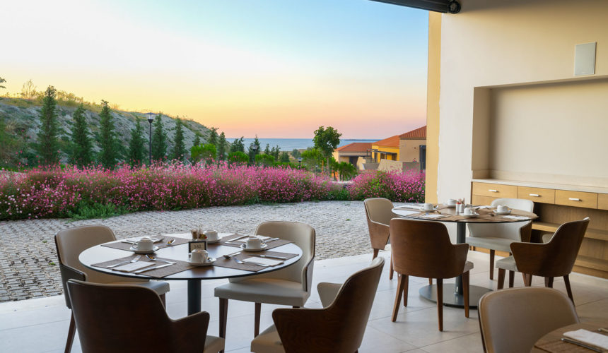 Apollonion Asterias resort - pogled iz restorana La Primavera.jpg