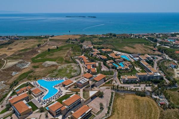 Apollonion Asterias resort - pogled na objekat iz vazduha.jpg