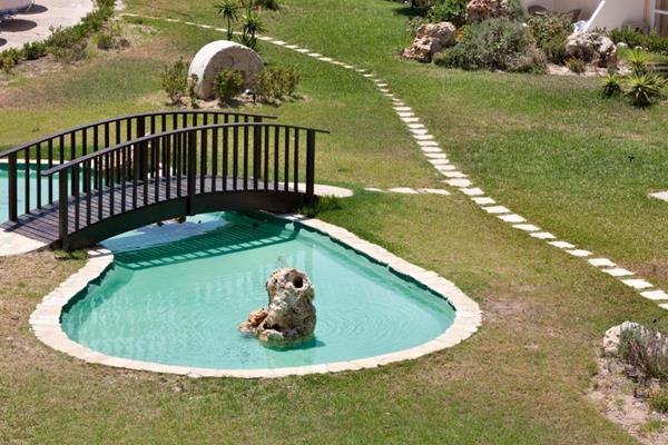 Cephalonia Palace - mostić preko bazena.jpg