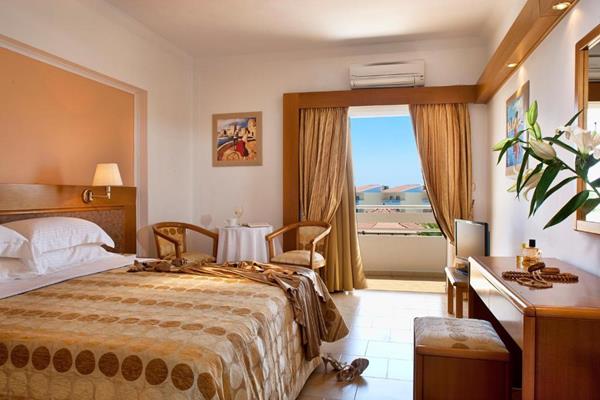 Cephalonia Palace - pogled na sobu.jpg