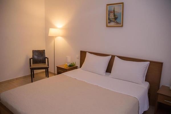 Star Paradise Hotel - francuski ležaj iz još jednog ugla.jpg