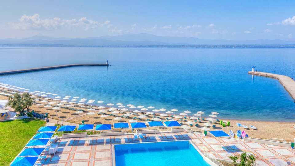 Palmariva Beach Hotel - bazen i plaza.jpg