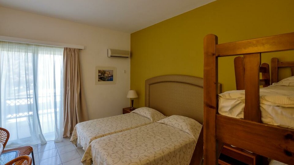 Palmariva Beach Hotel - lezajevi hotela.jpg