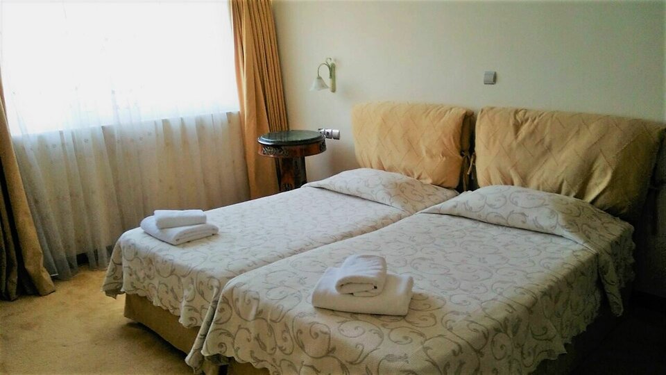 Palmariva Beach Hotel - lezajevi hotelske sobe.jpg