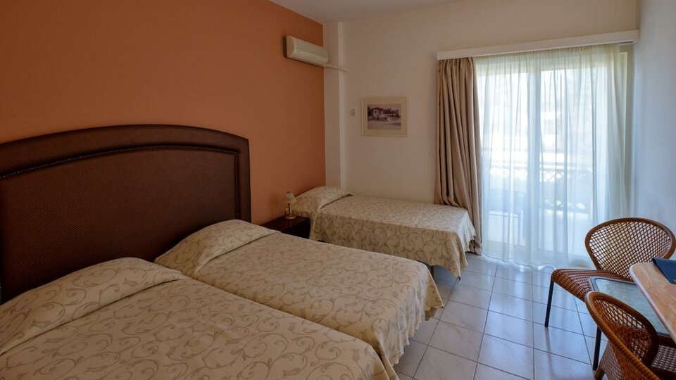 Palmariva Beach Hotel - lezajevi sobe.jpg