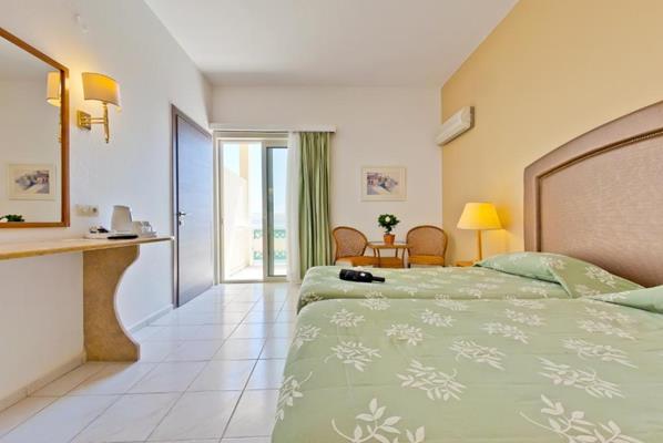 Palmariva Beach Hotel - lezajevi.jpg
