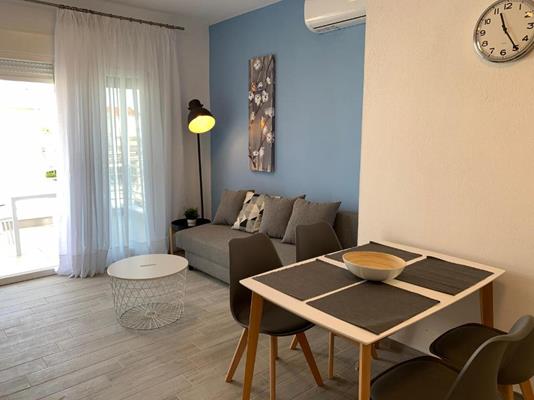 Costa Ofrynio Thalassa Complex - pogled na prostor za sedenje.jpg