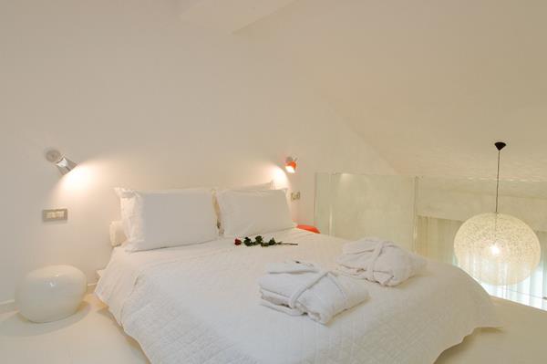 Perantzada Hotel - francuski ležaj.jpg